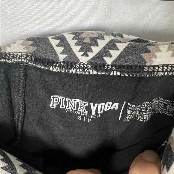 PINK Victoria's Secret Black and White Geometric Leggings 2013 Small - Picture 3 of 5